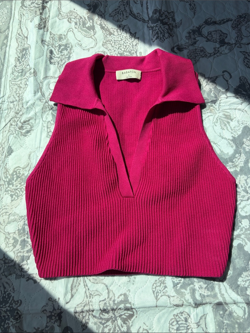 Aritzia Babaton Fuchsia Ribbed Collared low V Sleeveless Top